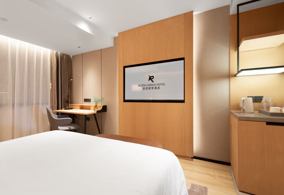 轻奢静谧大床房（轻柔灯光+迷你冰箱+裸眠床品）