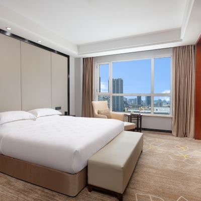 豪華商務套房（中空隔斷+商務洽談區+超大衞浴空間） 吉林紫光苑華美達酒店優惠