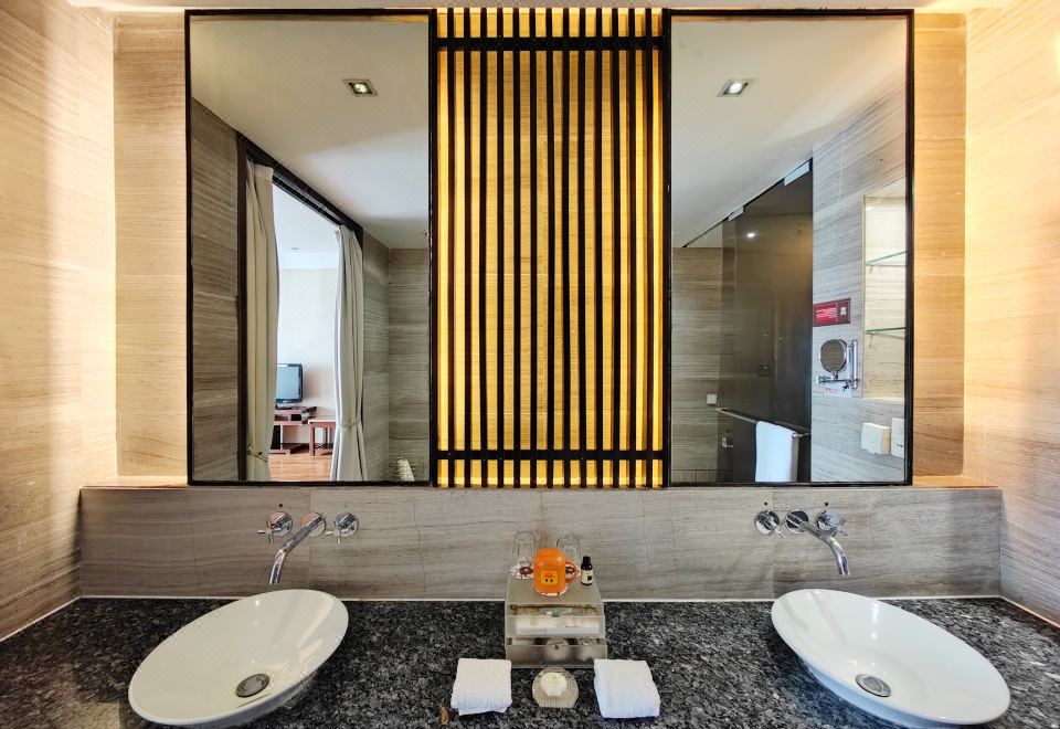 森林亲子大床房（落地窗+阳台+浴缸+扭扭车+滑梯）