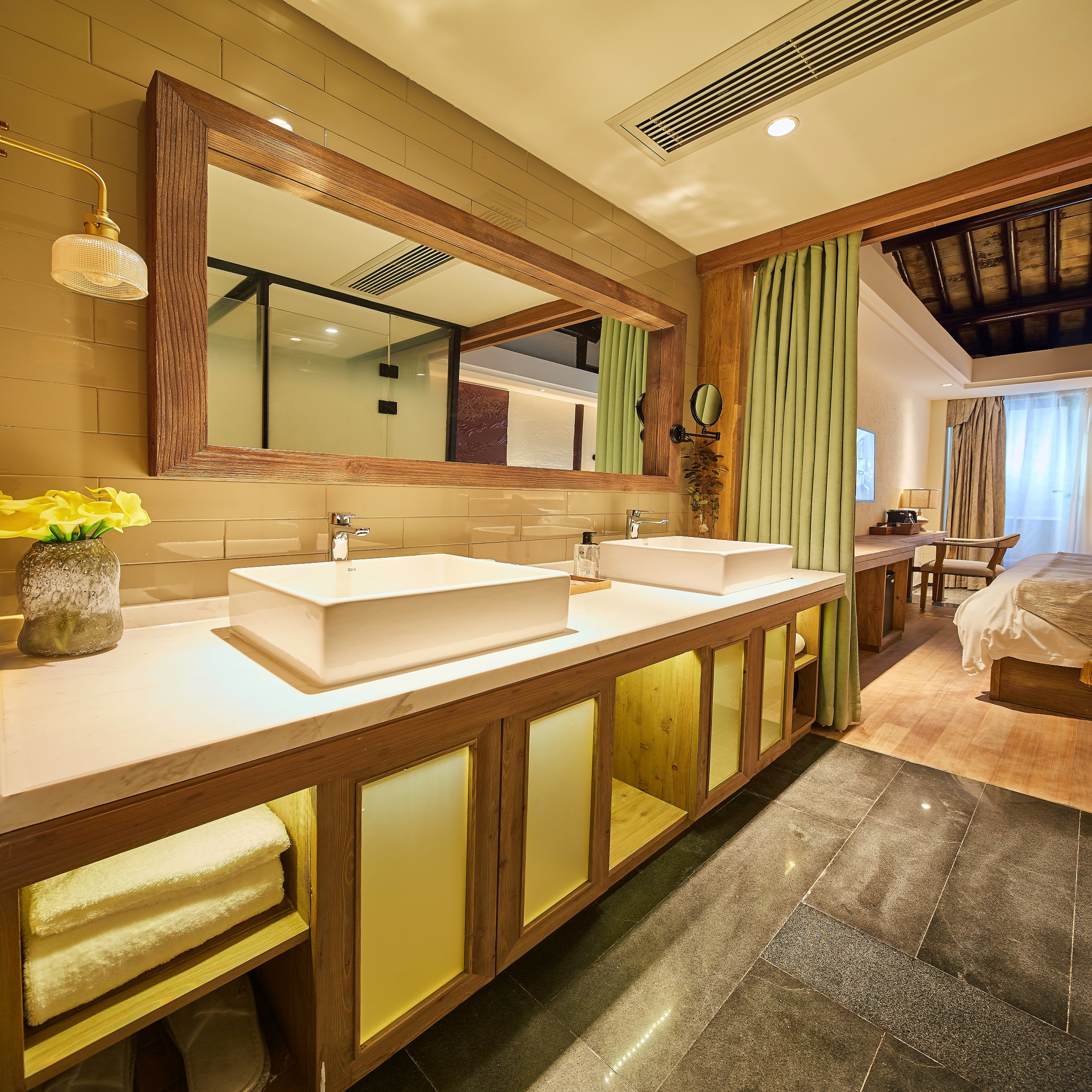 Yiman Hotel (Suzhou Guanqianjie Pingjiang Road Scenic Area)民国豪华大床房（智能声控+小冰箱+乐家泡澡大浴缸）