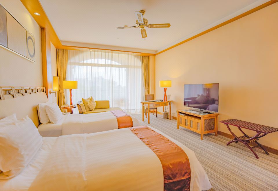 Hillview Golf Resort DongguanGolf Course-view Twin Room