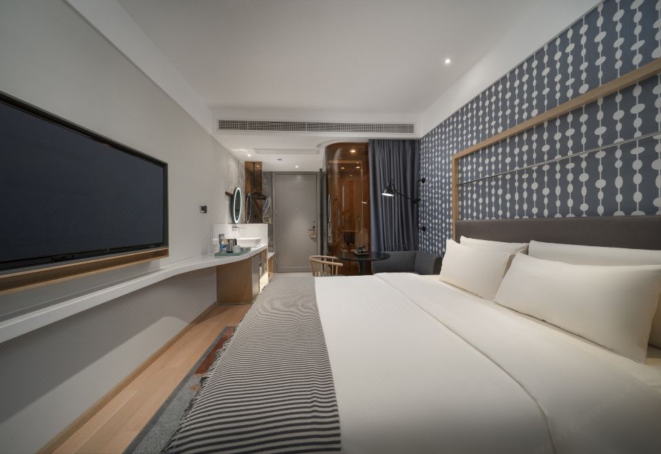 豪华大床房-零压床垫｜迷你冰箱