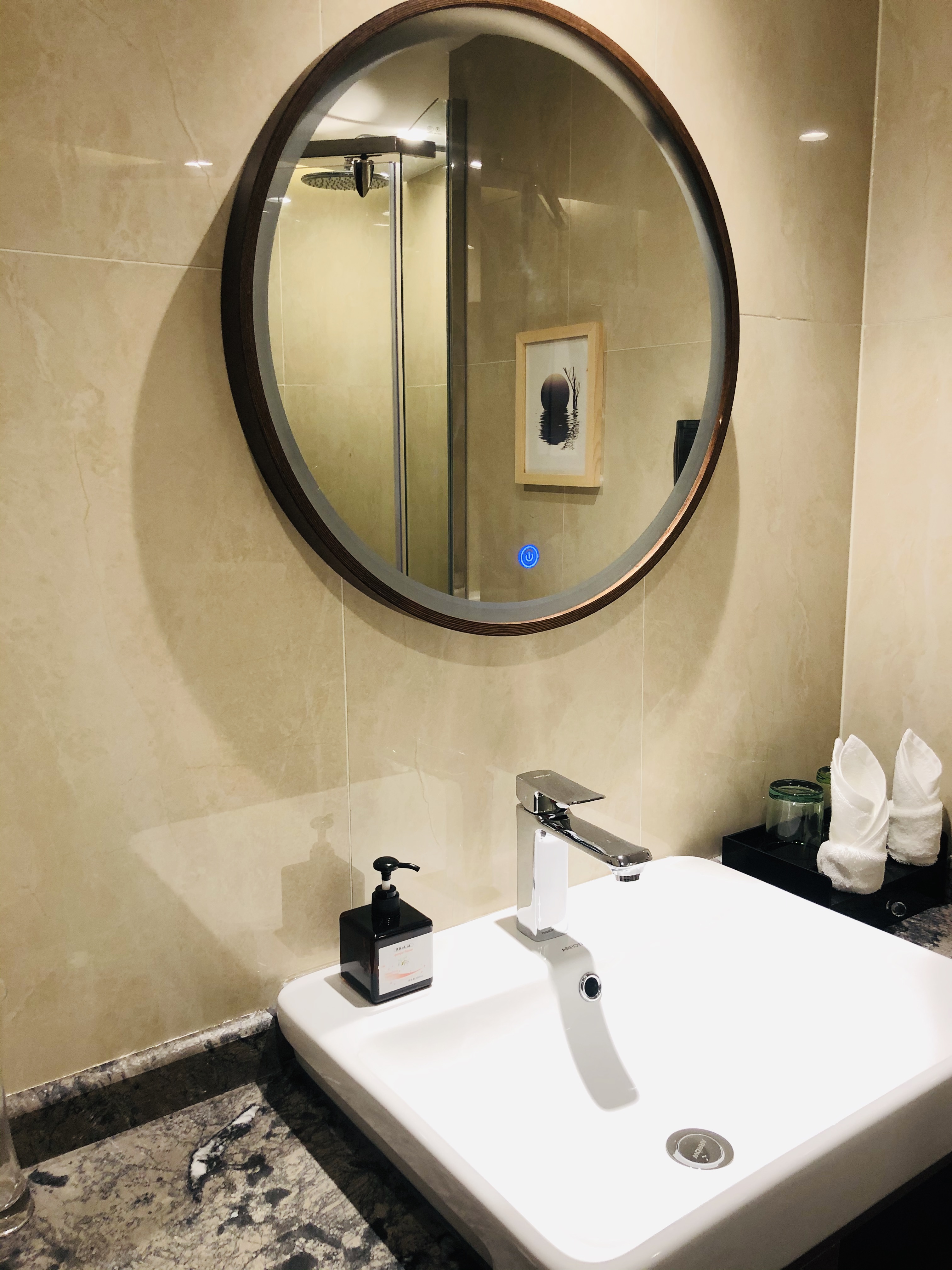 Deluxe king-size room