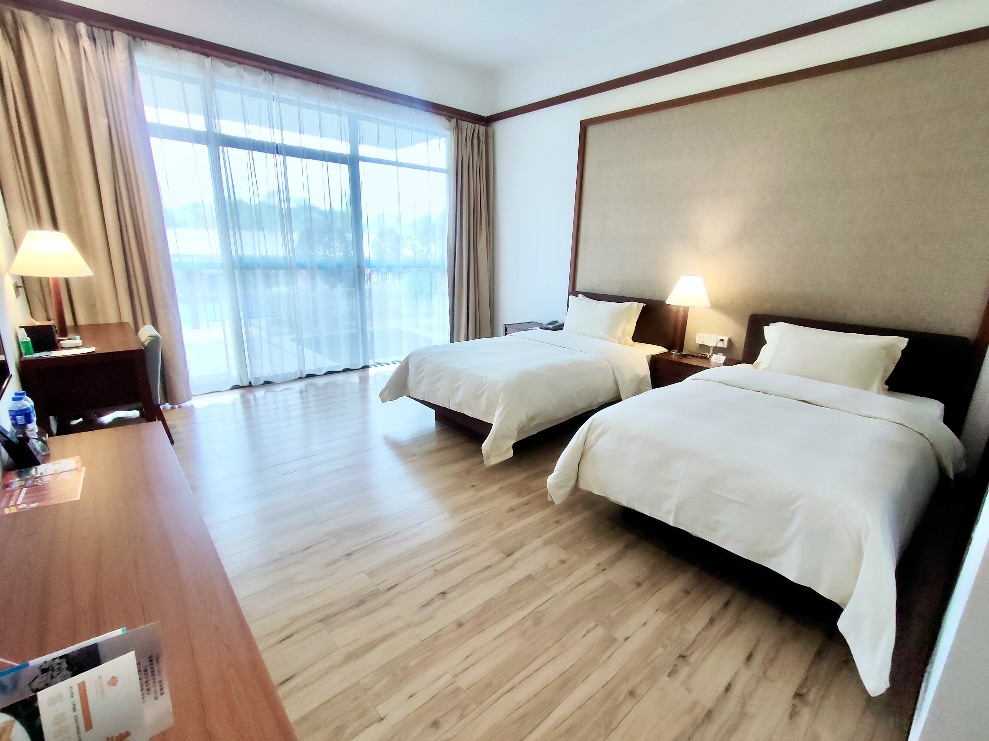 零距離親水溫泉雙床套房（獨立泡池）