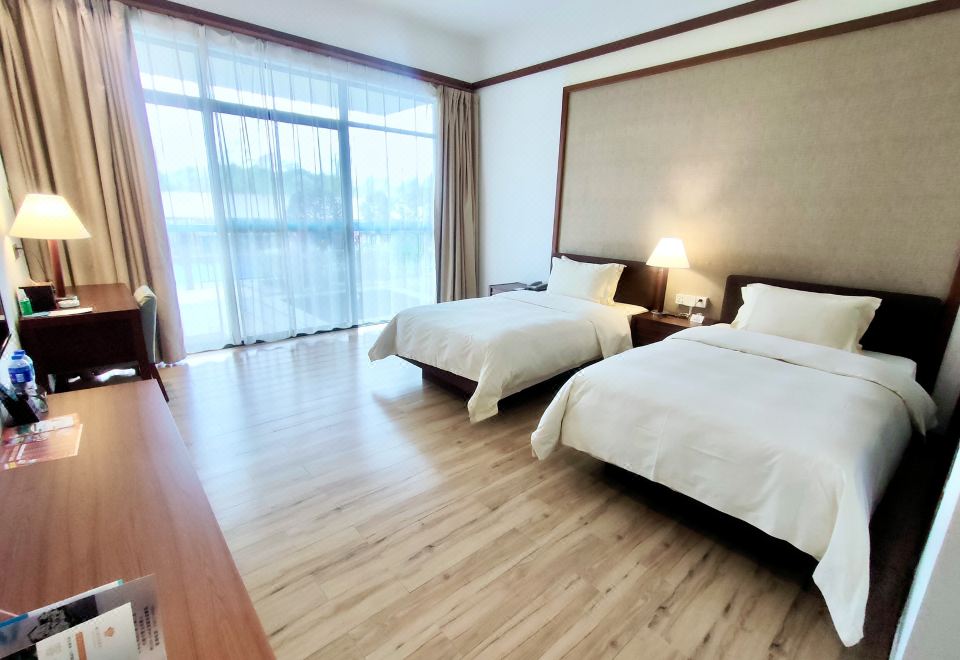 Baodun Lake Hushan Hot Spring ResortHot Spring Suite - Near Water (2 beds) (Soaking tub)