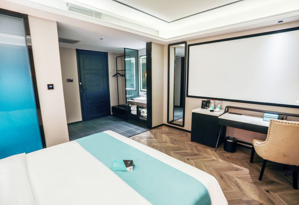 希岸影音大床房