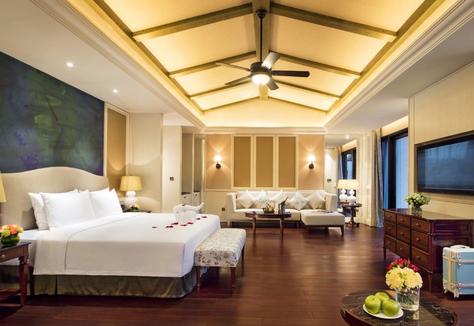 泳池别墅豪华池畔套房