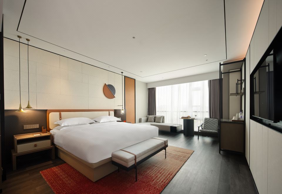 Queen Room With City View