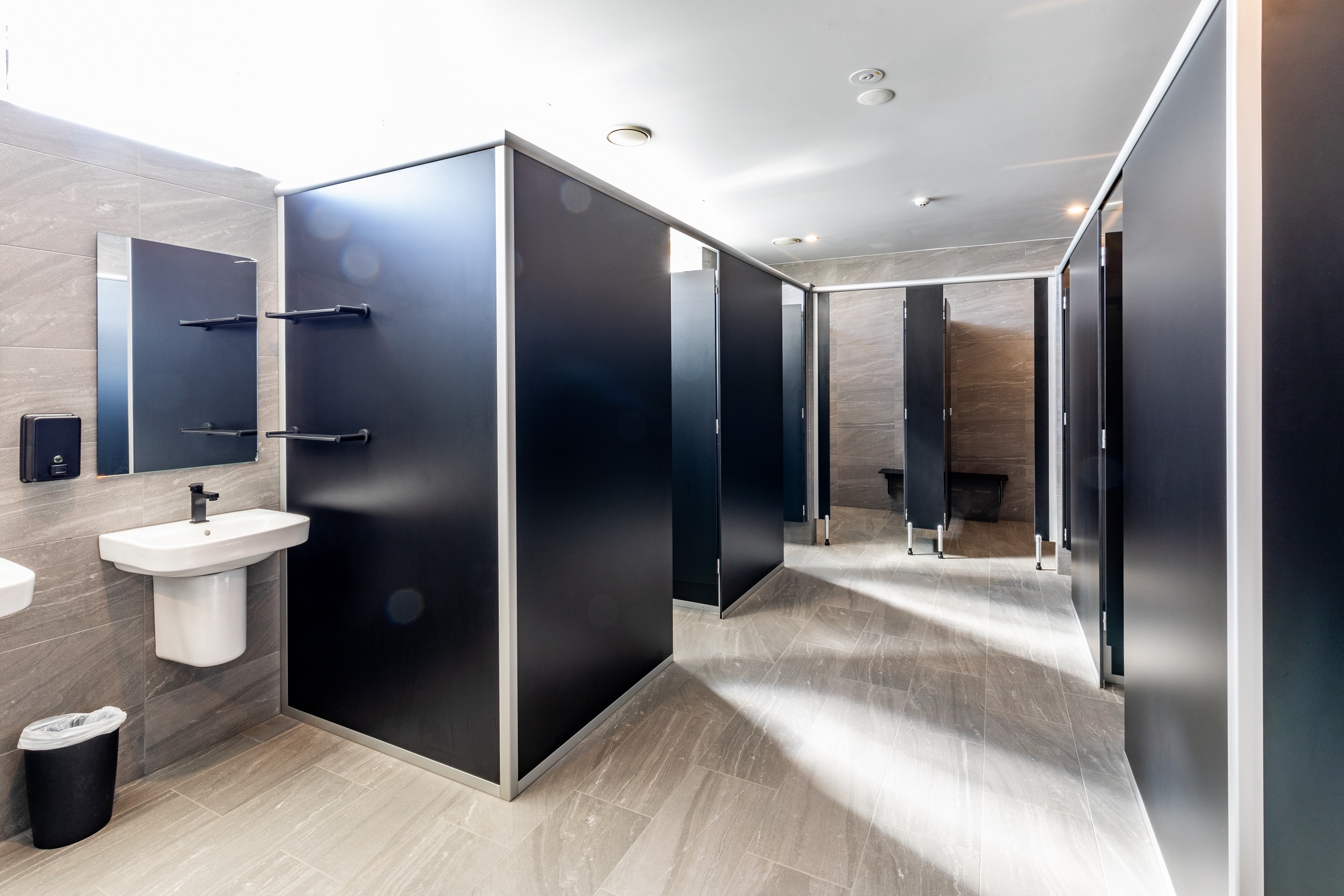 经济三张上下铺房（带公共浴室）