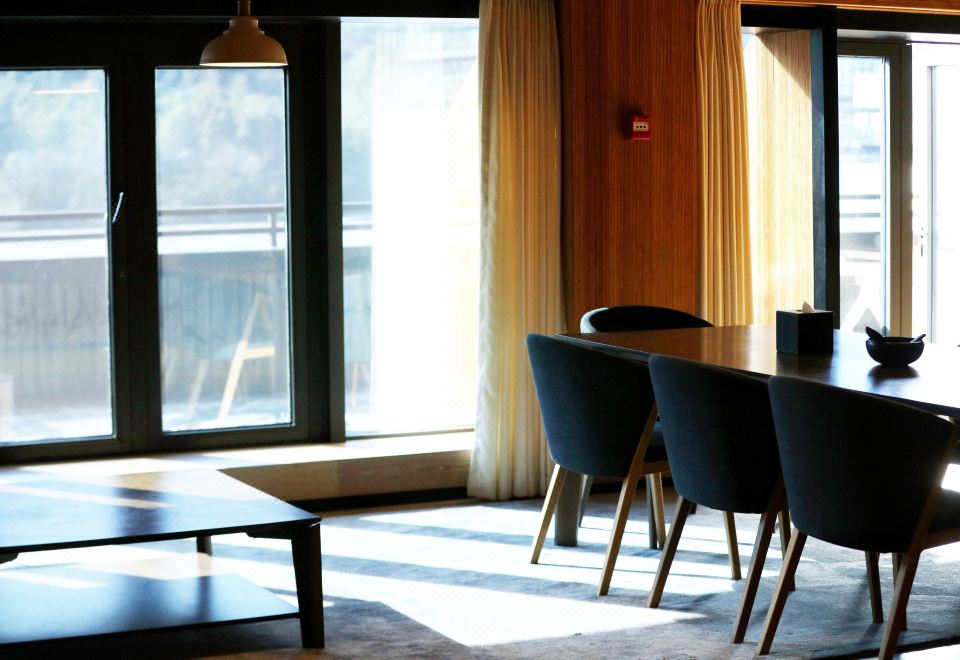 花園行政雙臥套房+2室1廳3衞+戶外露臺+宜人山色