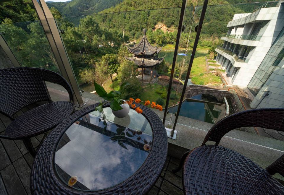 豪華水景陽台雙床房