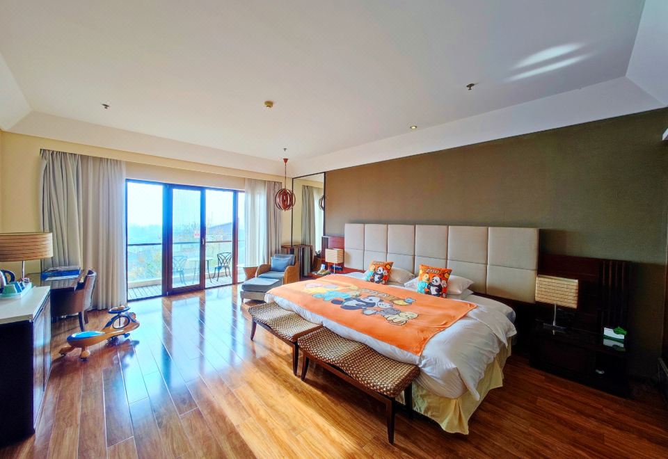 森林亲子大床房（落地窗+阳台+浴缸+扭扭车+滑梯）