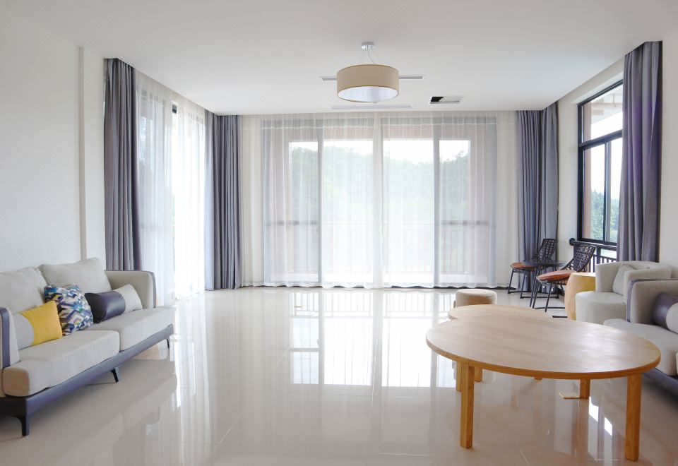 Qiandaohu Xinbo Holiday HotelDeluxe Family Room - 4-Room