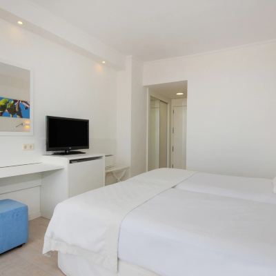 Interconnecting Double Room (2 adults + 2 children)