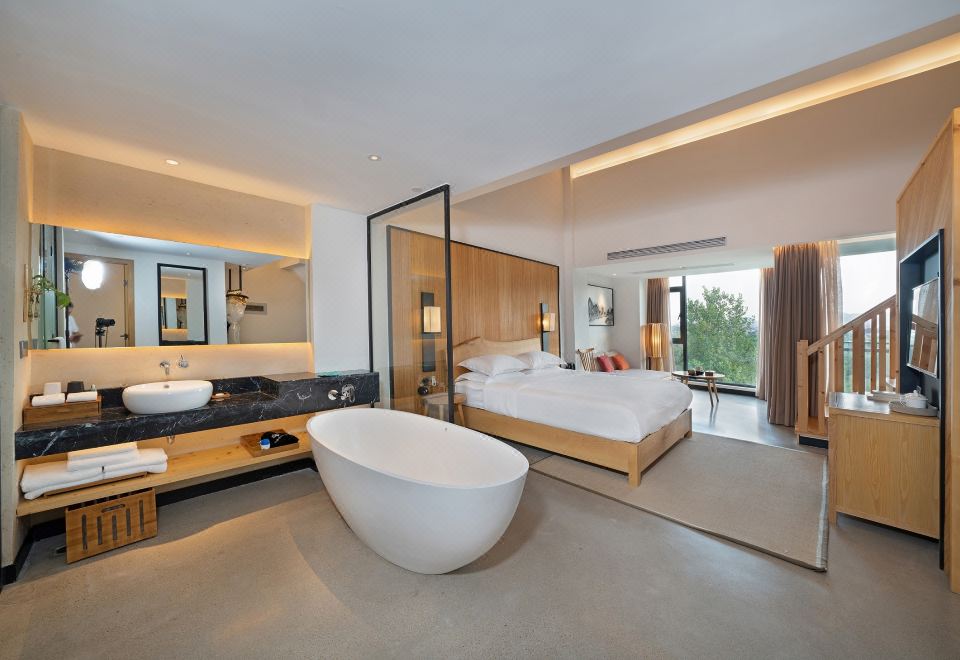 山景阳台复式亲子房