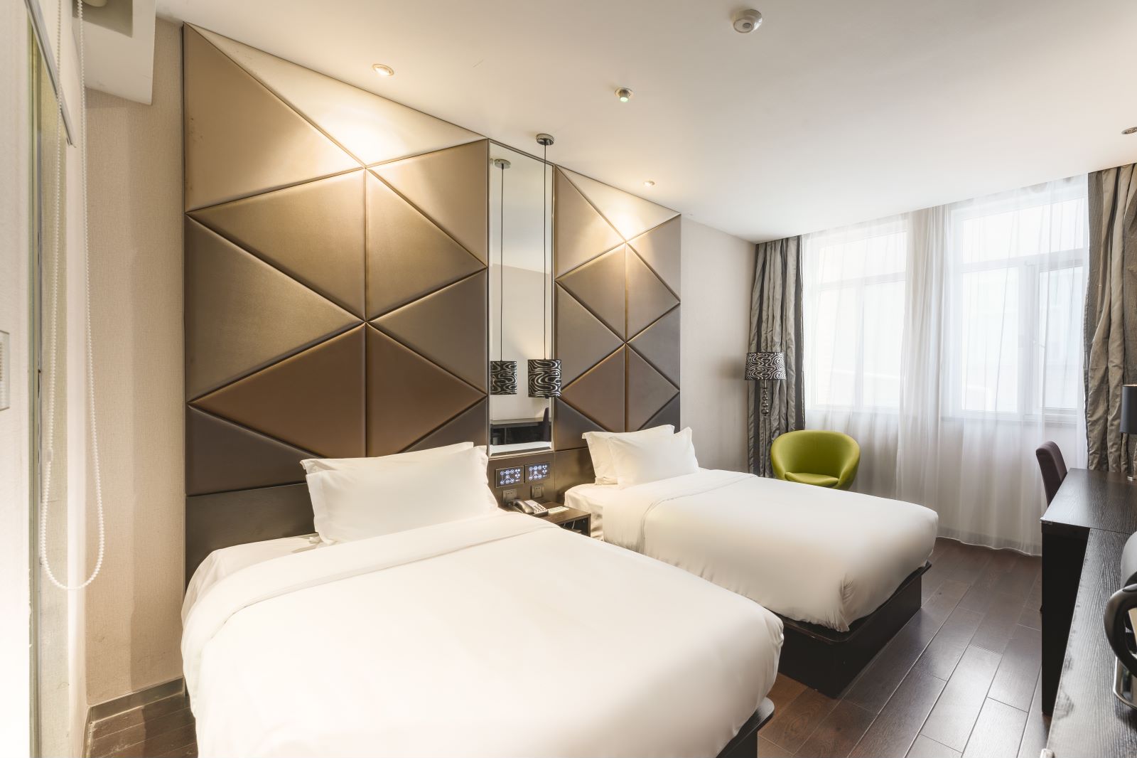 高级双床房（智能投屏+小冰箱）