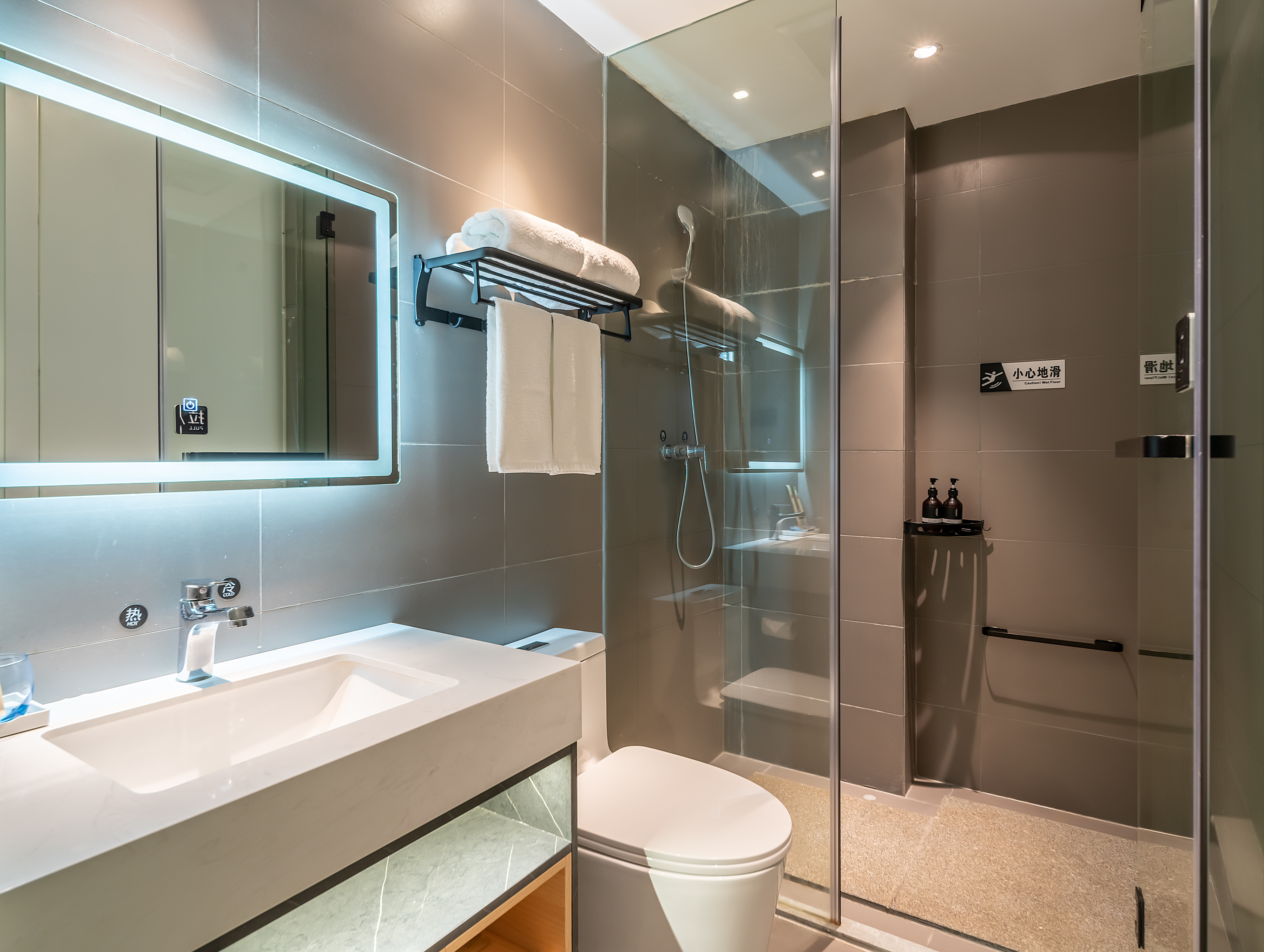 基友双床房-[2台电脑+RTX3060显卡+i5-10700F处理器+16G内存+2K曲面屏+机械键鼠]+沙发茶几