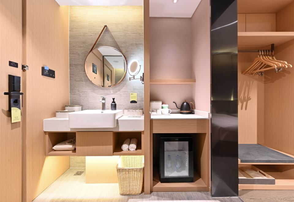 高级双床房（智能电视+手机投屏+小冰箱）