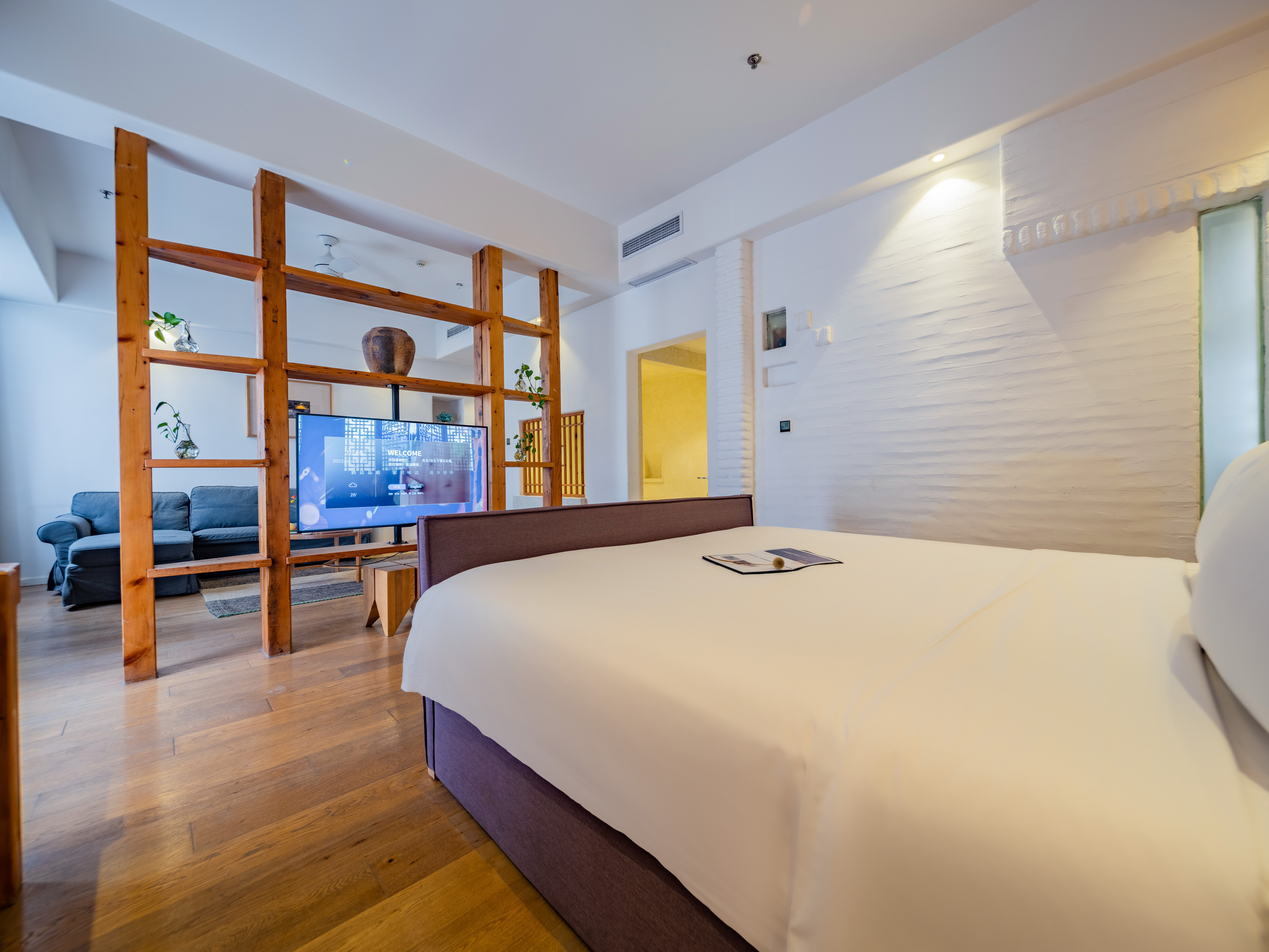 左右庭院?City浴缸大床套房「泡浴+vip电影+mini冰箱」