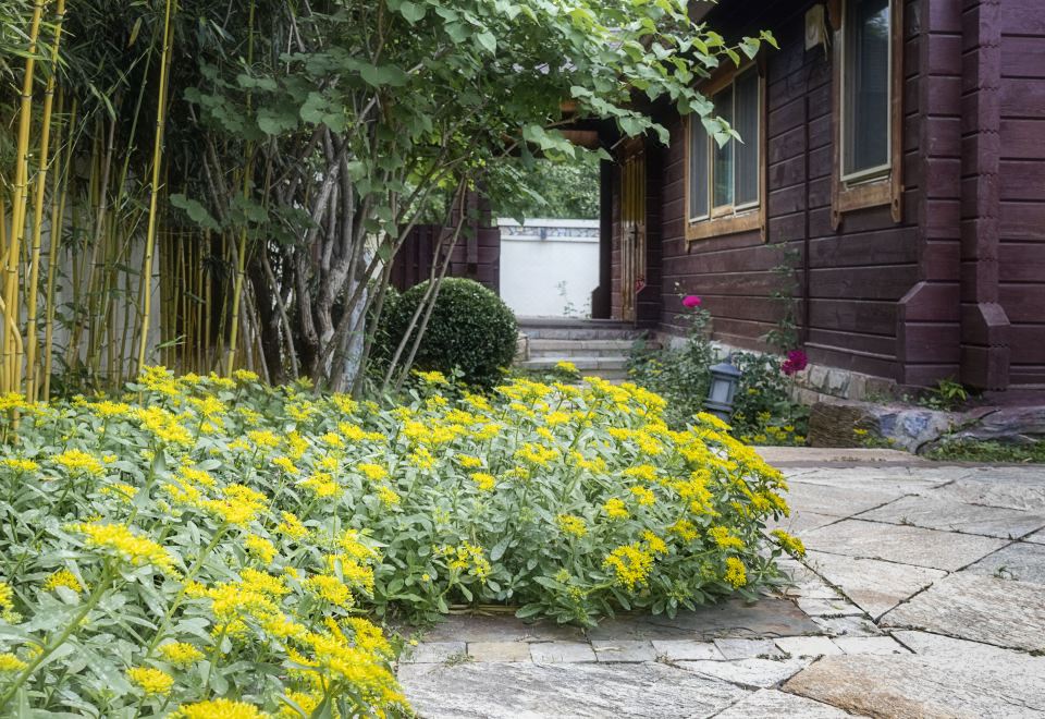 Beijing Placid Lake Resort HotelOne Bedroom Wooden House Around The Lake