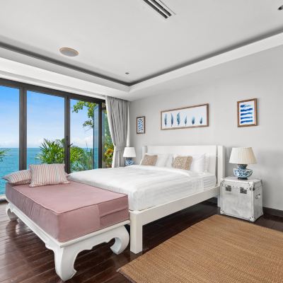 Deluxe 4 Bedroom Sea View Villa