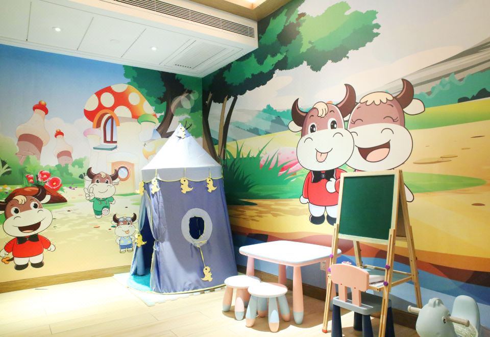 Regal Palace Hot Spring Hotel GuangzhouFamily Hot Spring Suite - Two-Bedroom With Three Beds, Cartoon Theme, Private Tub, Certified Spring Water