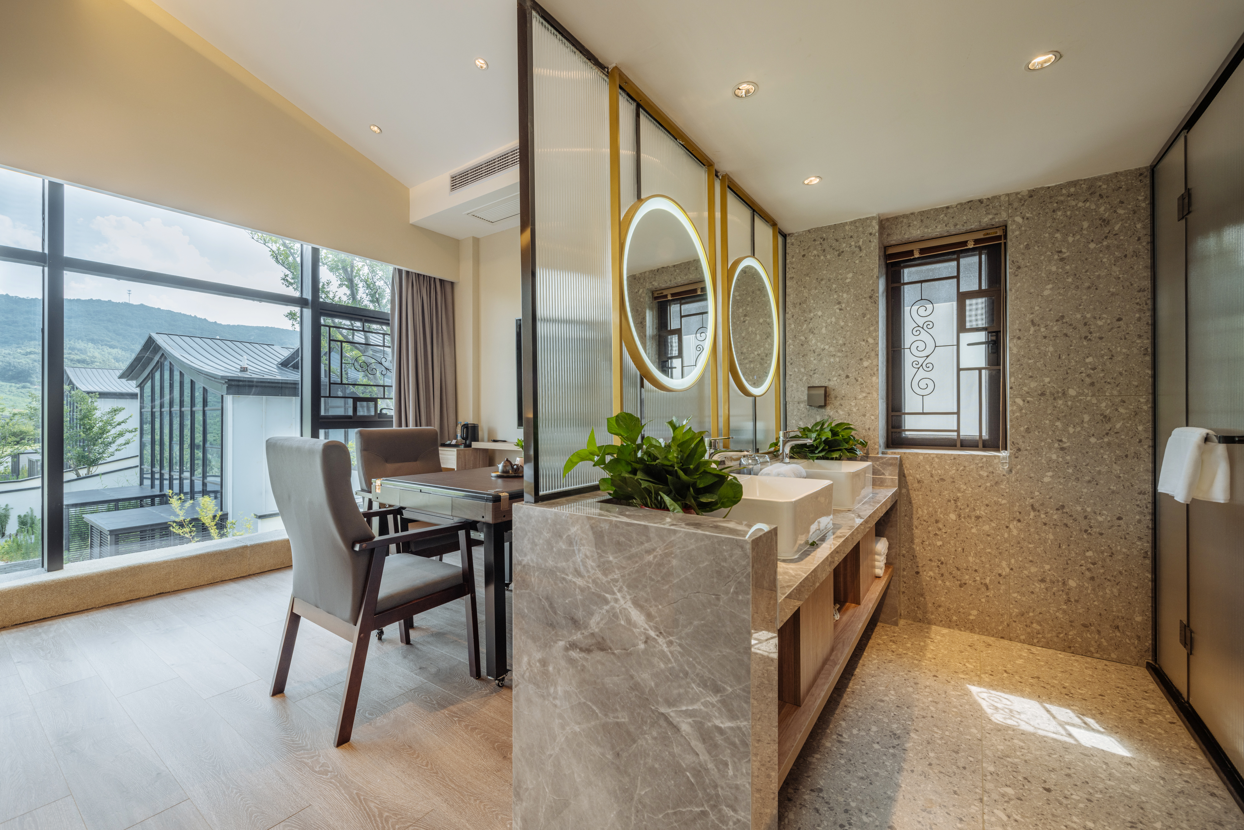 如意大床房（远观山景+草坪景+中央空调+麻将桌）