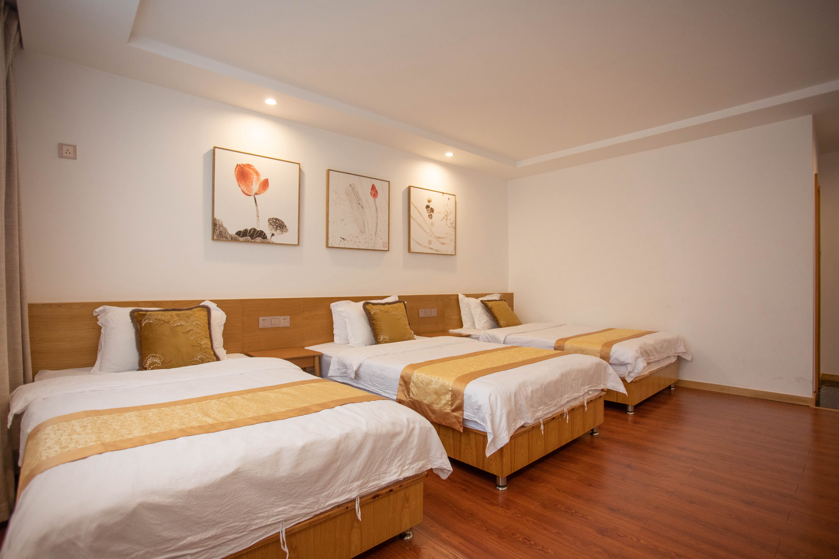 日星隐曜亲子房