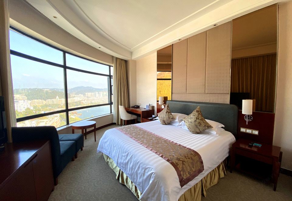 龙庭市景大床房（璀璨夜景丨舒适好眠丨贵妃榻）