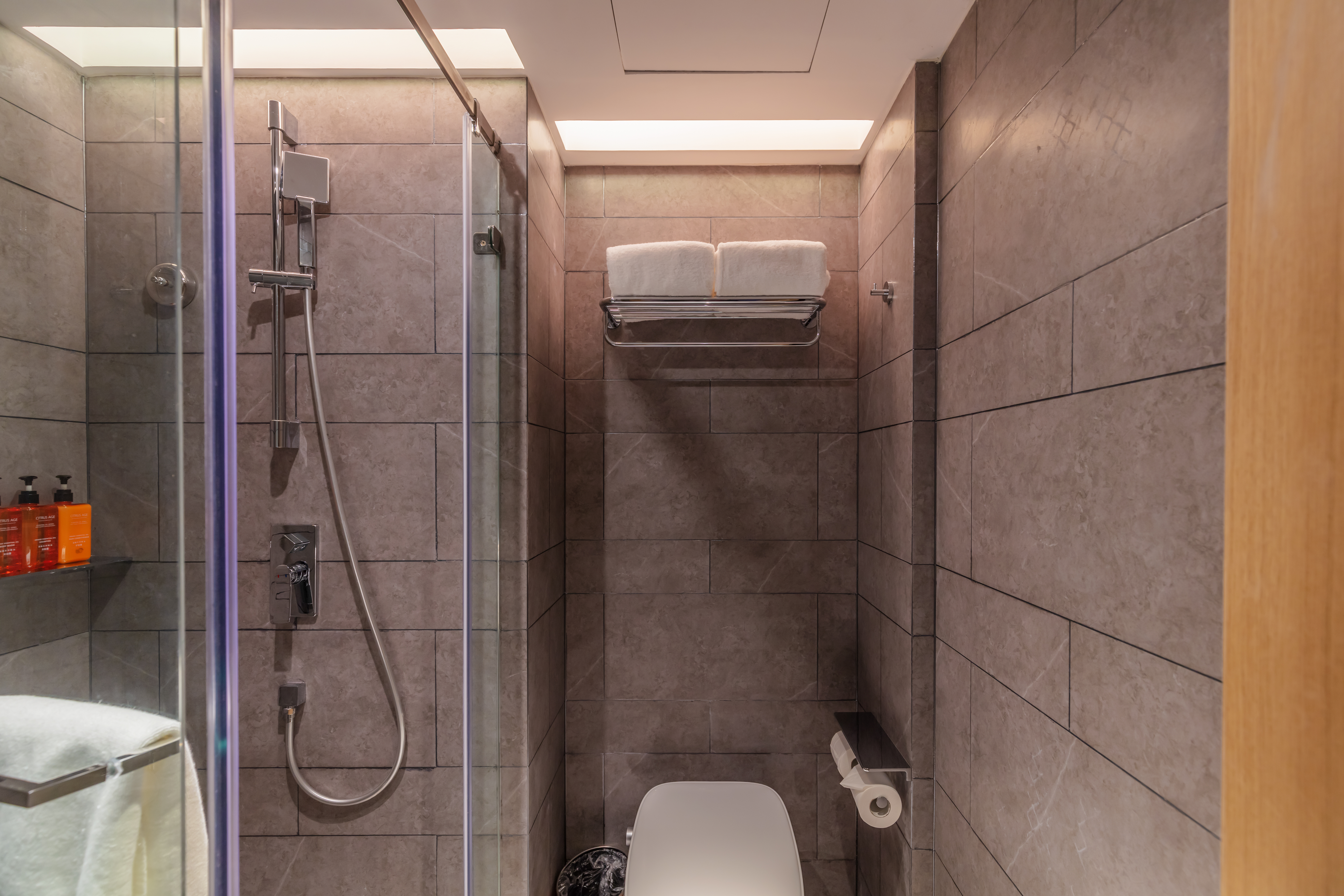 商务双床房+金可儿床垫+智能客控+迷你冰箱+电视投屏