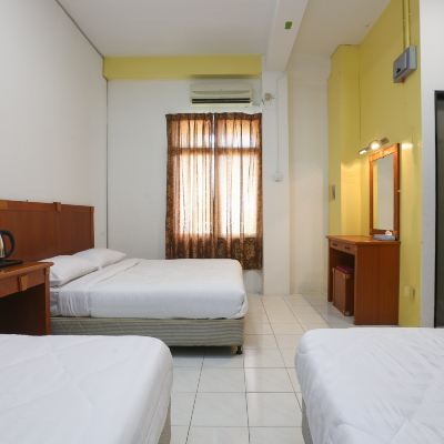 Bilik Keluarga Superior Kupon OYO 89931 Aqamar Raxxiz Inn 1