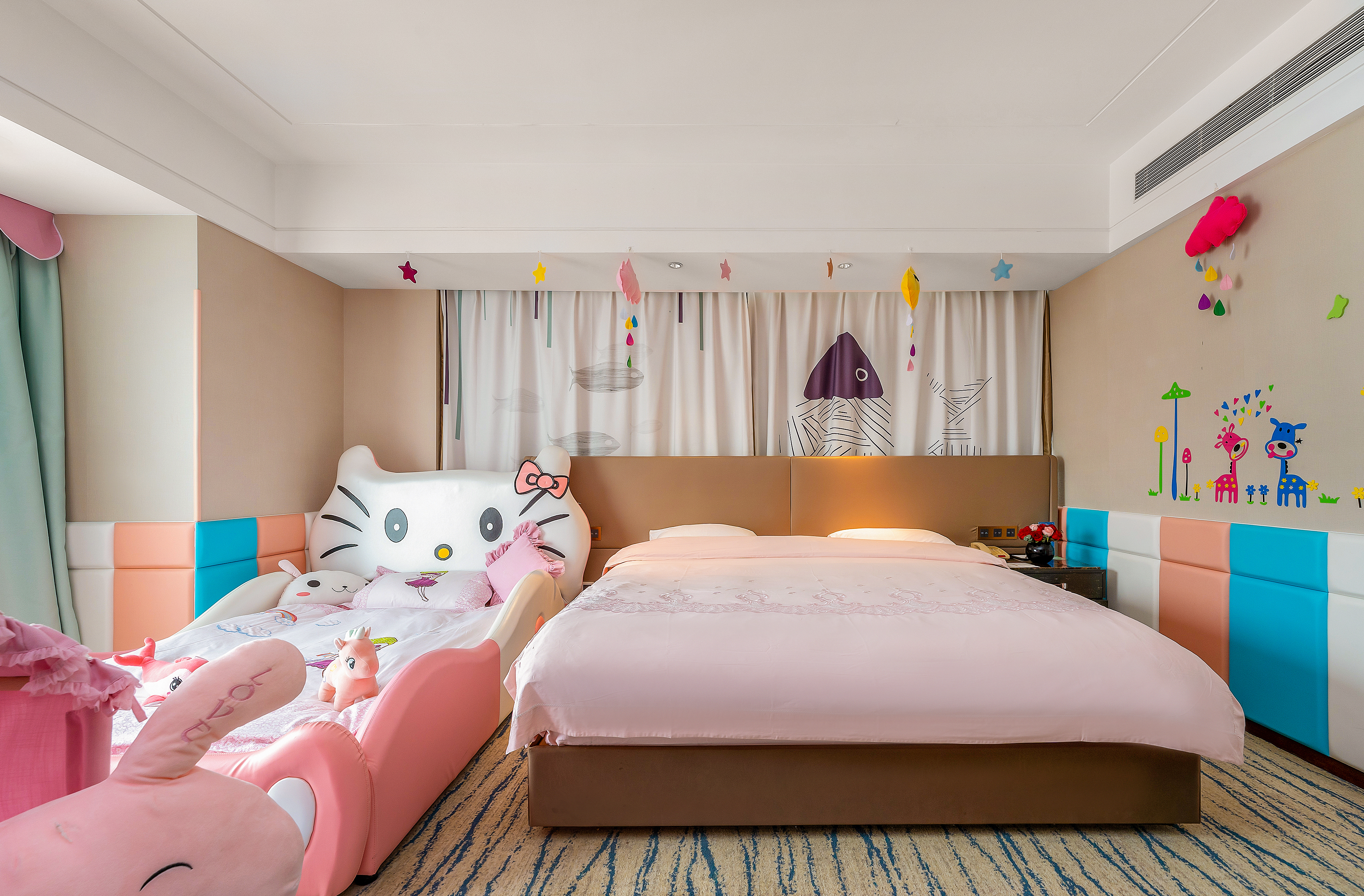 亲子主题套房【童趣盎然】+【宽绰大床】