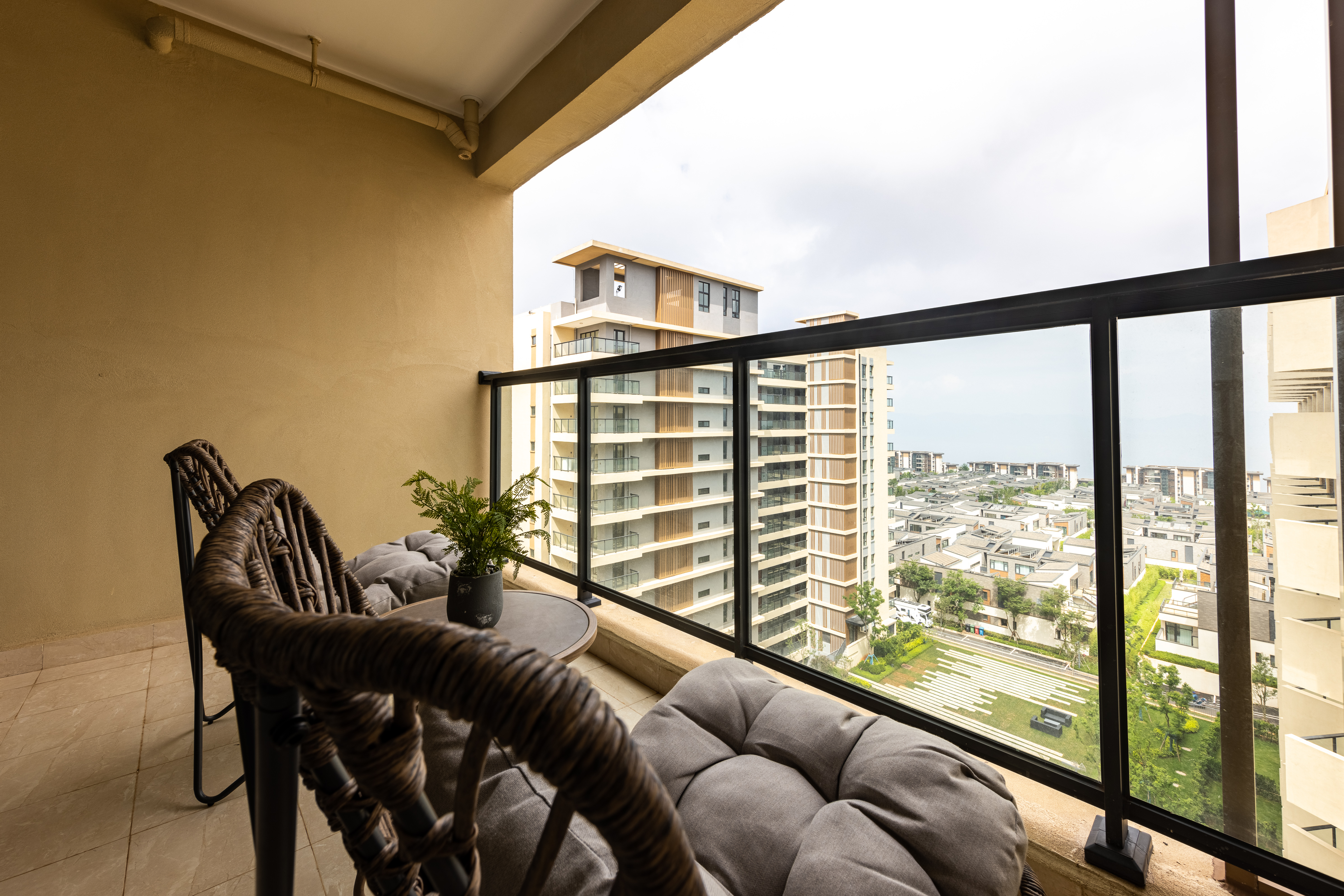 漫云·湖景大床房