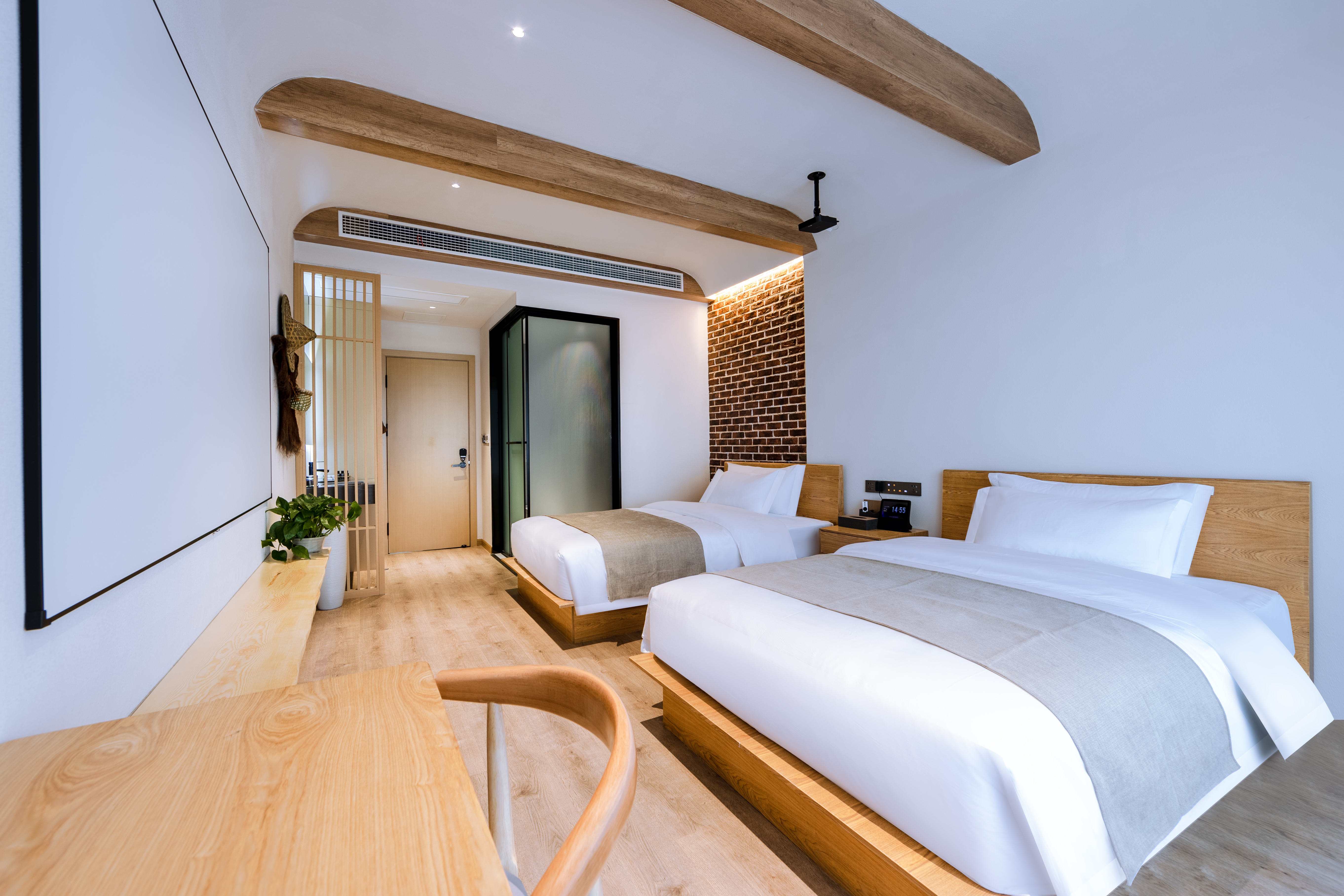 Featured Room - Lake-View (2 beds)