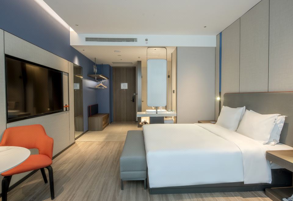 Superior Room (King Bed)