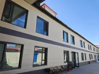 Liyue Homestay (Yining Airport Baicheng Railway Station)
