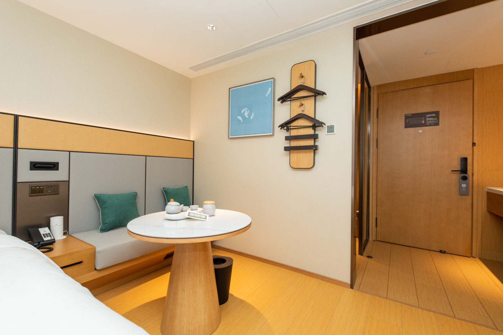 高级大床房【植萃洗护｜65寸投屏电视】