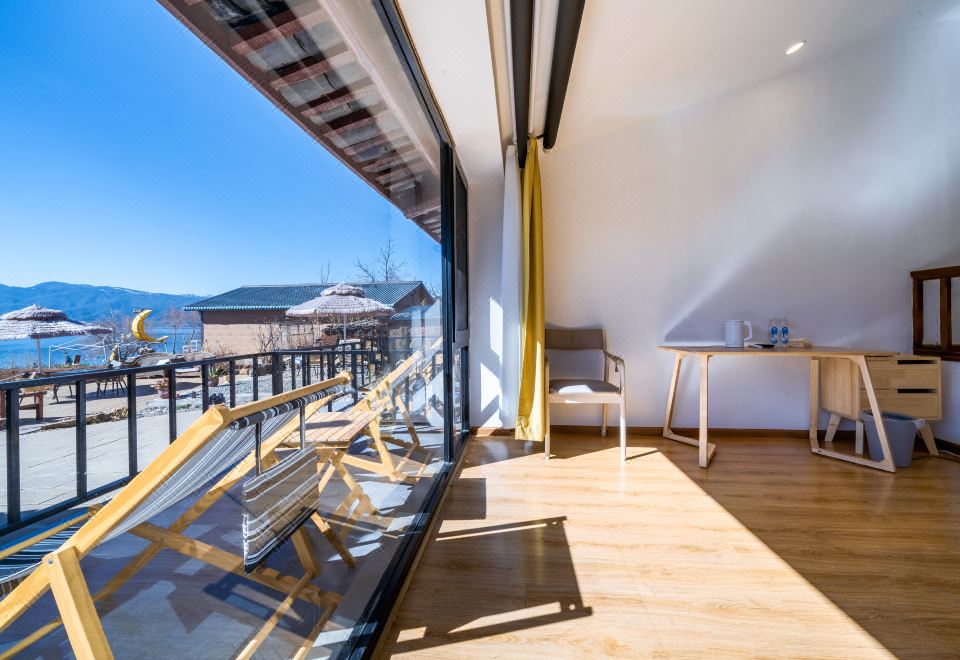 Lake Gaze I Elegant Lake-View Double Bed Room