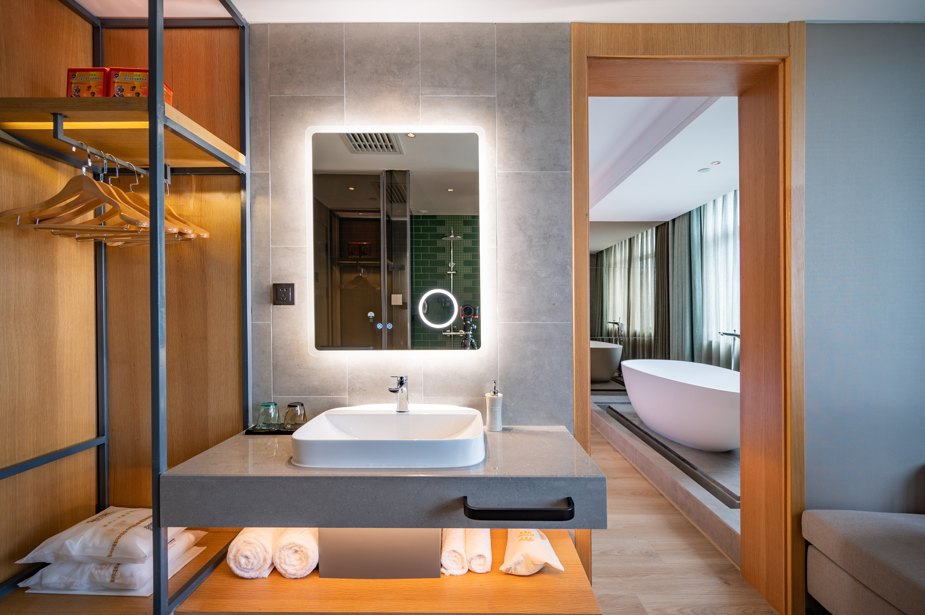 轻奢浴缸房（小度智能客控+深睡记忆枕+加湿器）