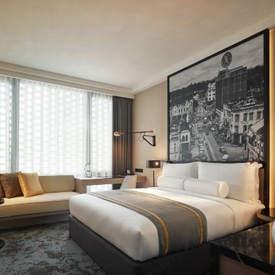 Deluxe Room Kupon Hotel Stripes Kuala Lumpur, Autograph Collection