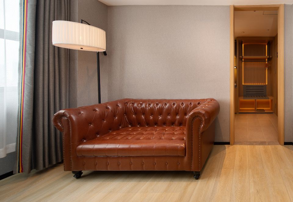 轻奢至尊大床房（独立房厅+雅致茶具+裸眠床品）