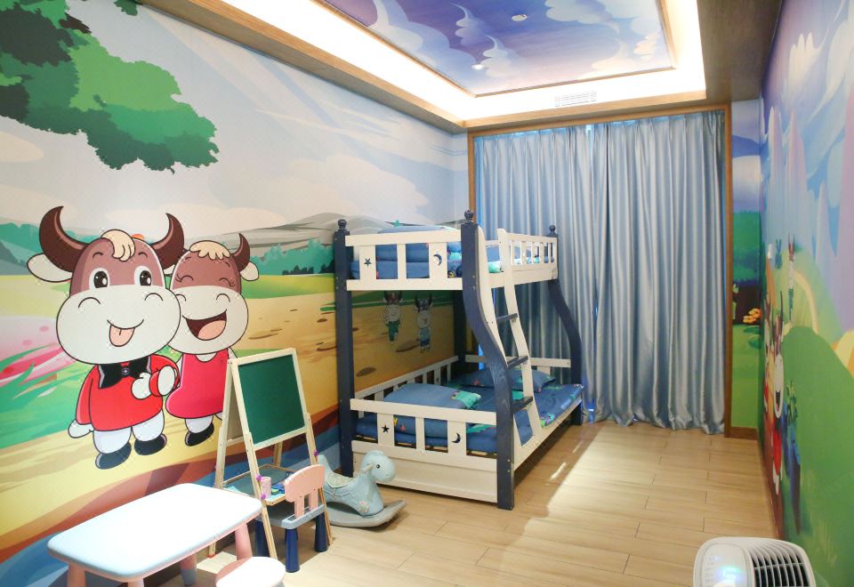 Regal Palace Hot Spring Hotel GuangzhouFamily Hot Spring Suite - Two-Bedroom With Three Beds, Cartoon Theme, Private Tub, Certified Spring Water