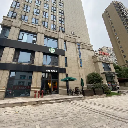 Pai Hotel (Hengdian Wansheng South Street Branch) Отели в г. Донян