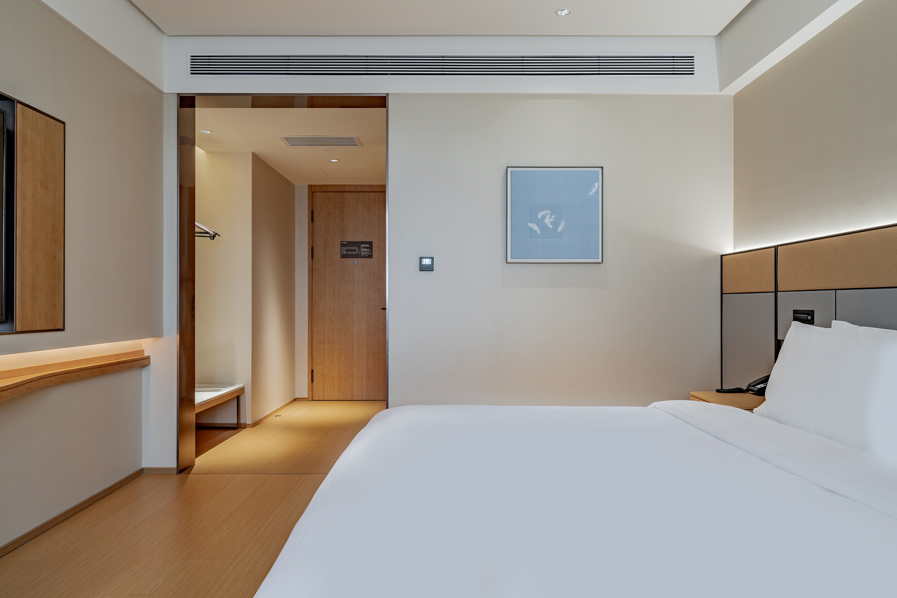 商务大床房（智能客控+深睡床垫深睡枕+手机智能投屏）