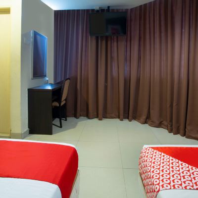 Superior Suite Kupon OYO 89966 Green World Hotel @ Seri Putra