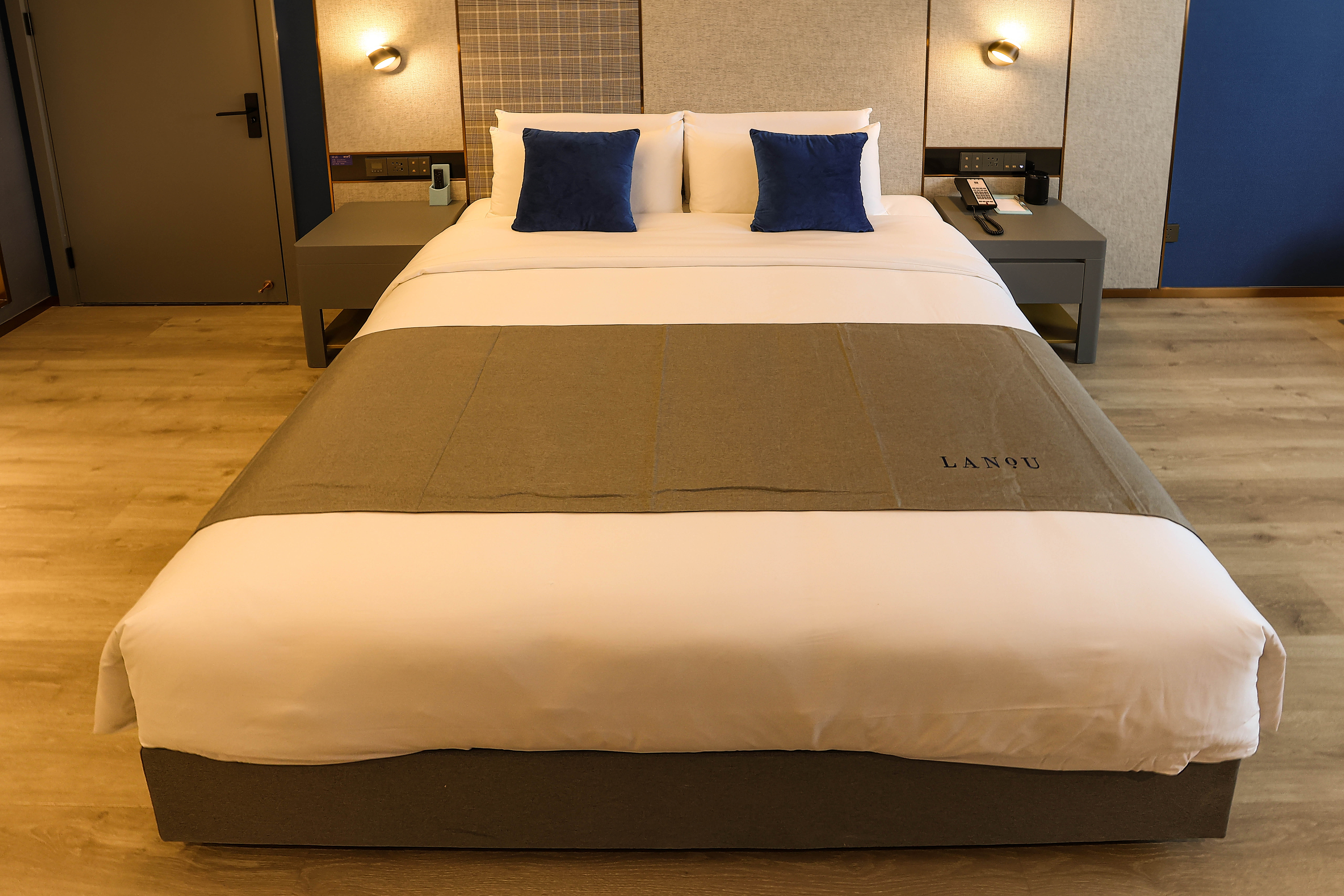 兰艺大床房（全屋智能语音控制+小冰箱）