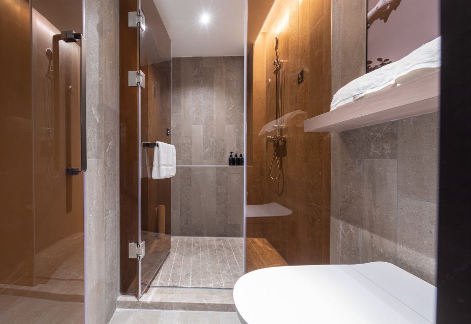 Atour S Hotel, Hisense Plaza, Qingdao Olympic Sailing CenterExecutive Double Bed Room (Mini Fridge + Leifen Hair Dryer+ Screen Projection TV)