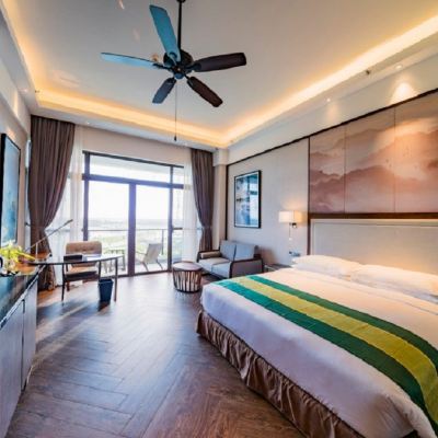 Deluxe King Room Kupon Forest City Golf Hotel