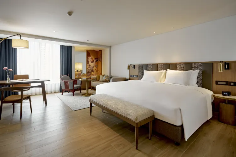 ห้องจูเนียร์สวีทพร้อมเตียงแคลิฟอร์เนียคิงไซส์