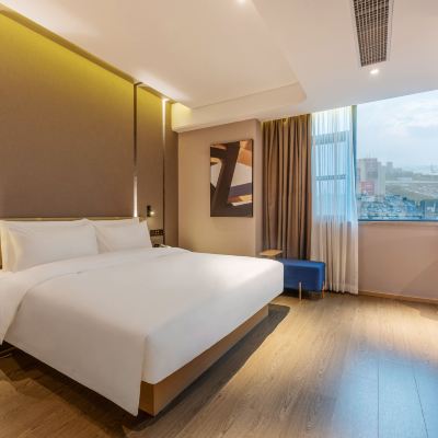 高級大床房（Mini小冰箱+投屏電視） 廈門機場五緣灣亞朵飯店優惠